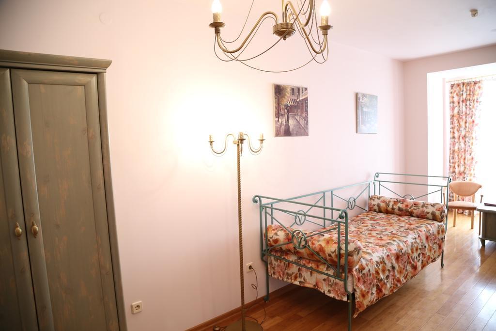 Suite,121957564:JPEG